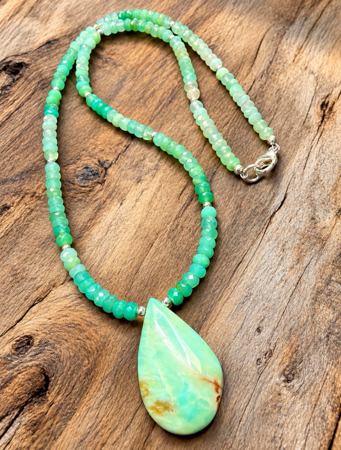 πππ
Natural faceted Australian Chrysoprase beads combined with Australian Chrysoprase pendant & sterling silver accents. Iβve got earrings to match too. DM me for details.π
#australianchrysoprase #chrysoprasejewelry #chrysoprasenecklace #zacharybloomjewelry #applegreen