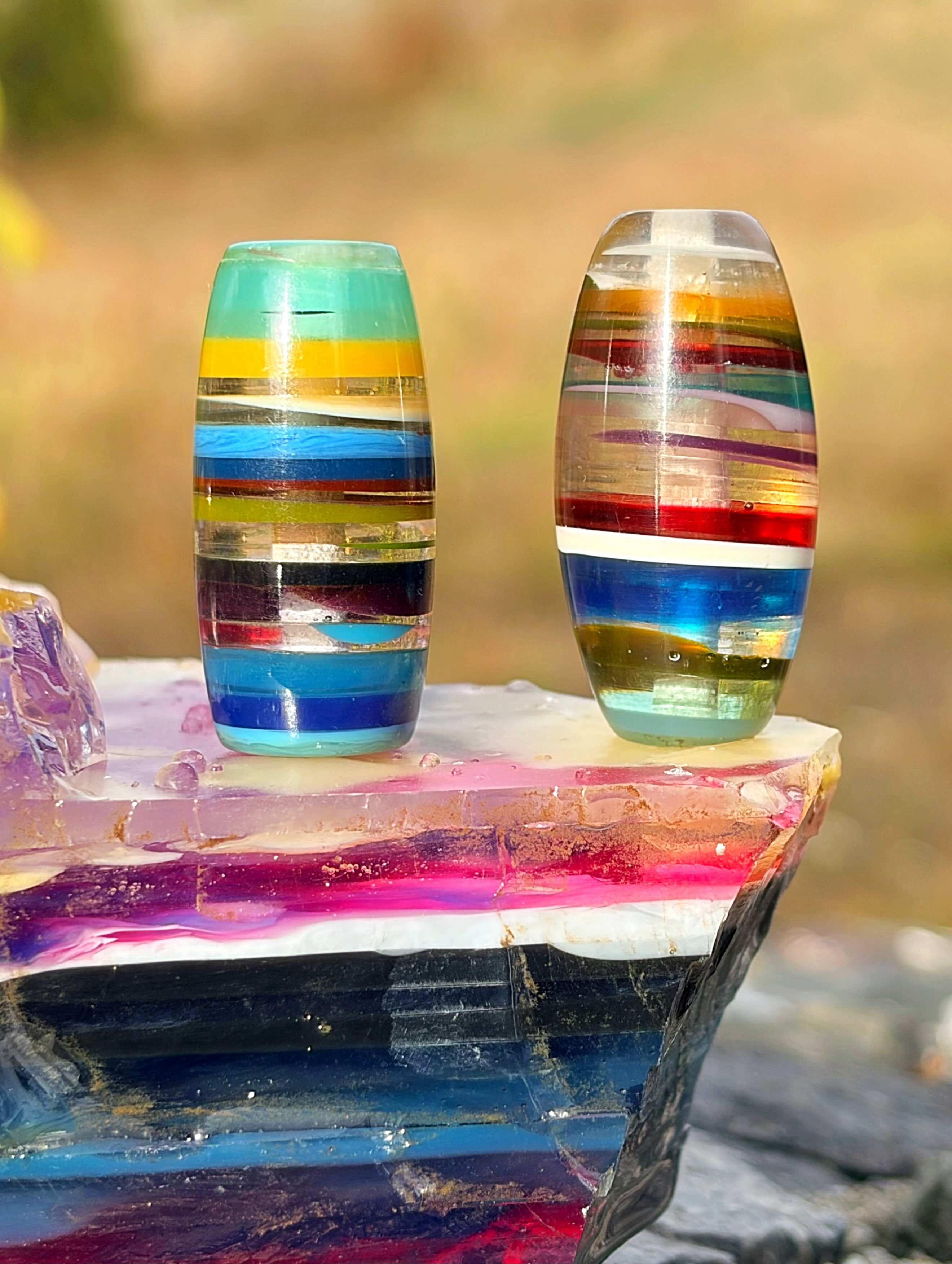 🏄♂️🏄🏄♀️
Two hand-shaped SURFITE beads available now. These are repurposed from excess surfboard resin runoff that drips to the floor during the glassing phase of making surfboards.😱
#surfite #surfbeads #zacharybloomjewelry #glassingsurfboards #surfart